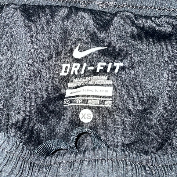 Nike Dri-Fit shorts XS - Picture 3 of 4